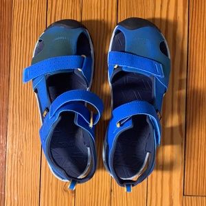 NEW Teva sandal, boys size 7 (young mens)